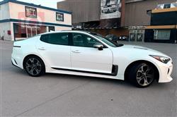كيا ستينغر